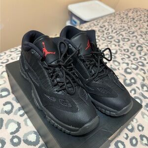 BIG KIDS JORDAN 11 “REFEREE”